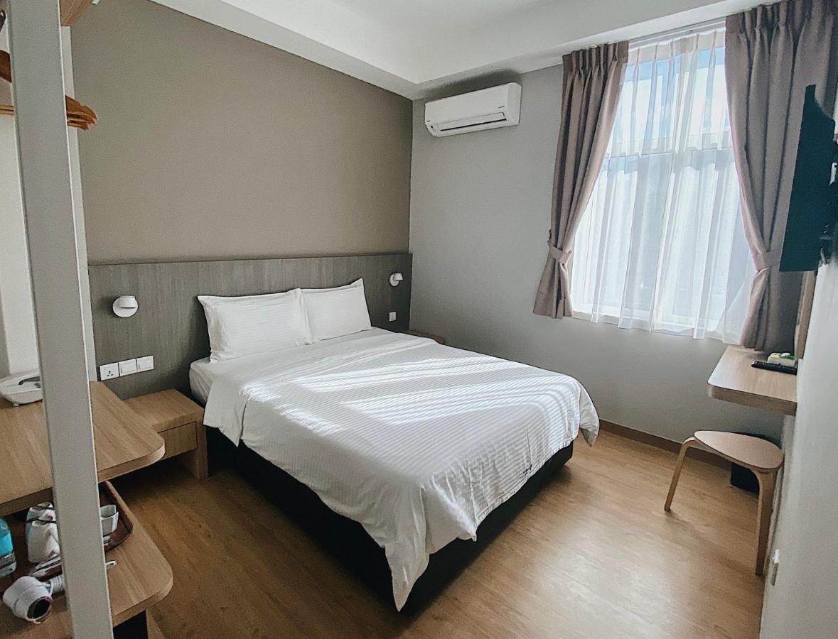 Walk In Hotel Kota Kinabalu Kültér fotó