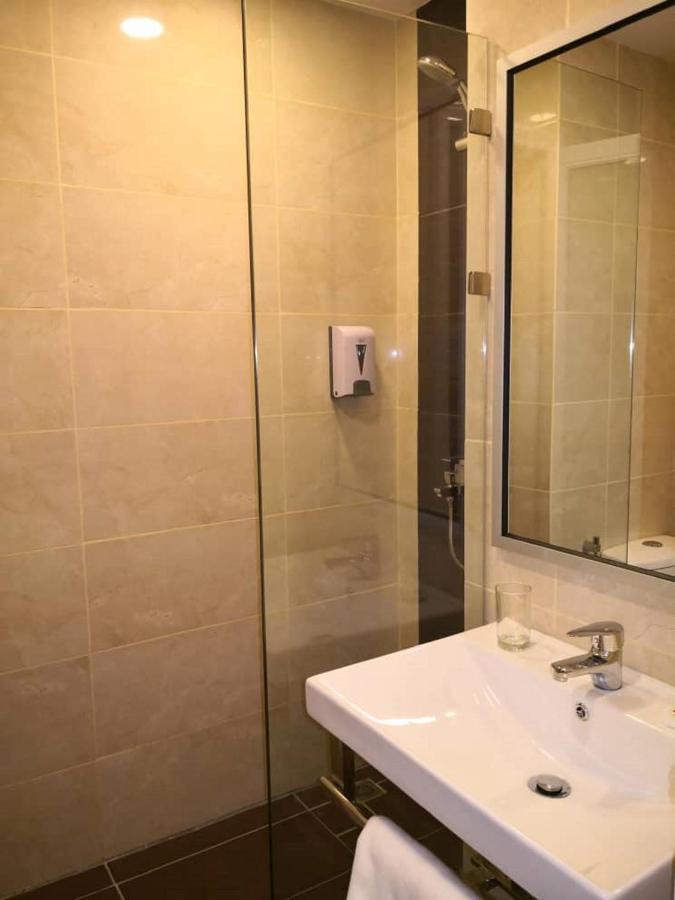 Walk In Hotel Kota Kinabalu Kültér fotó
