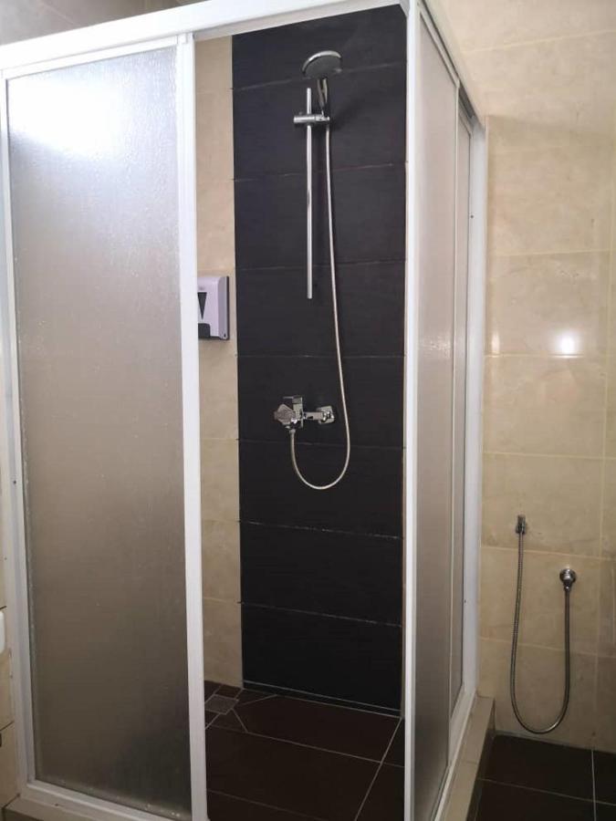 Walk In Hotel Kota Kinabalu Kültér fotó